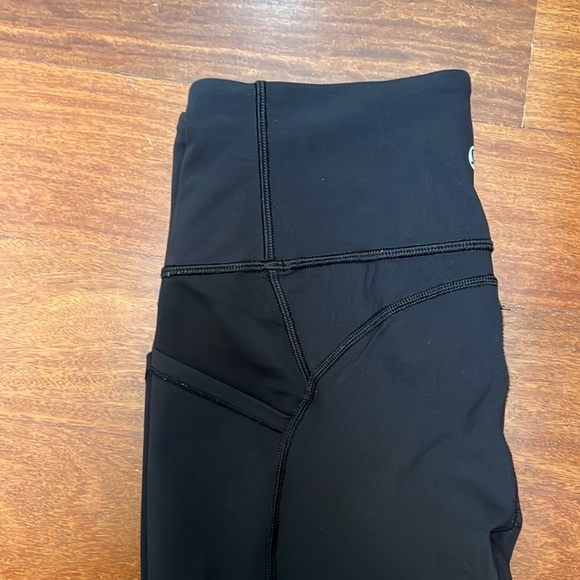 Lululemon legging w pockets (train/run) - Picture 2 of 2